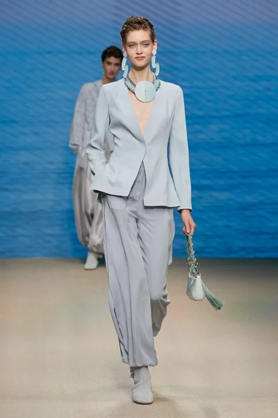 Look 15